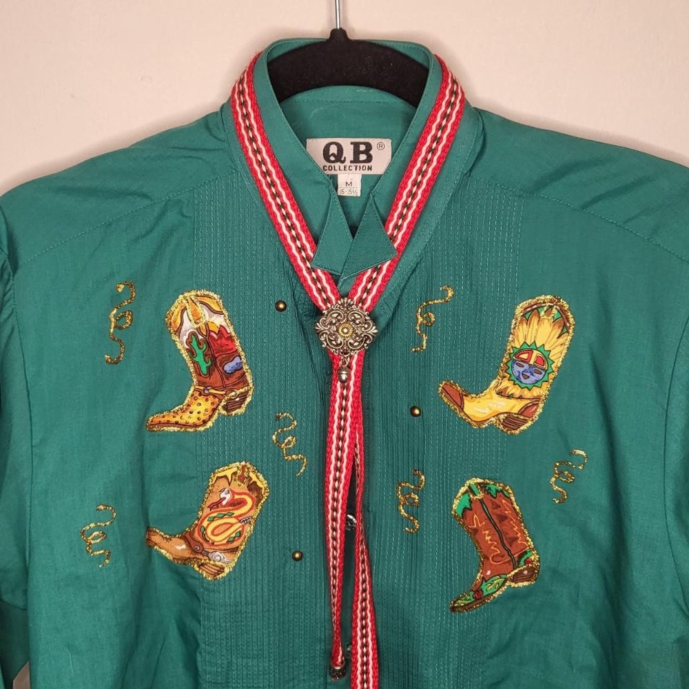Sz M, QB Collection, 80s cowboy boots turquoise button-up w vintage bolo tie